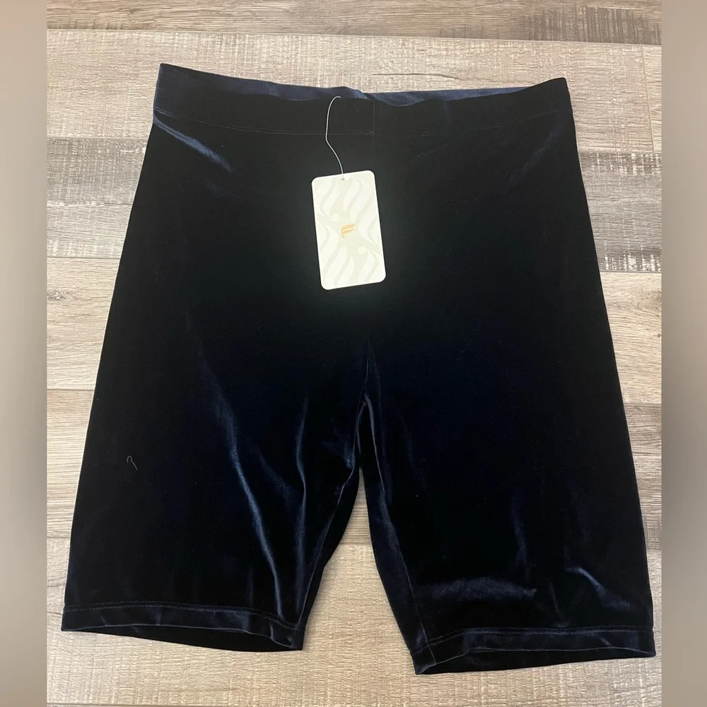 Fabletics High-Waisted dark blue Velour Bike Shorts Sz XXL NWT